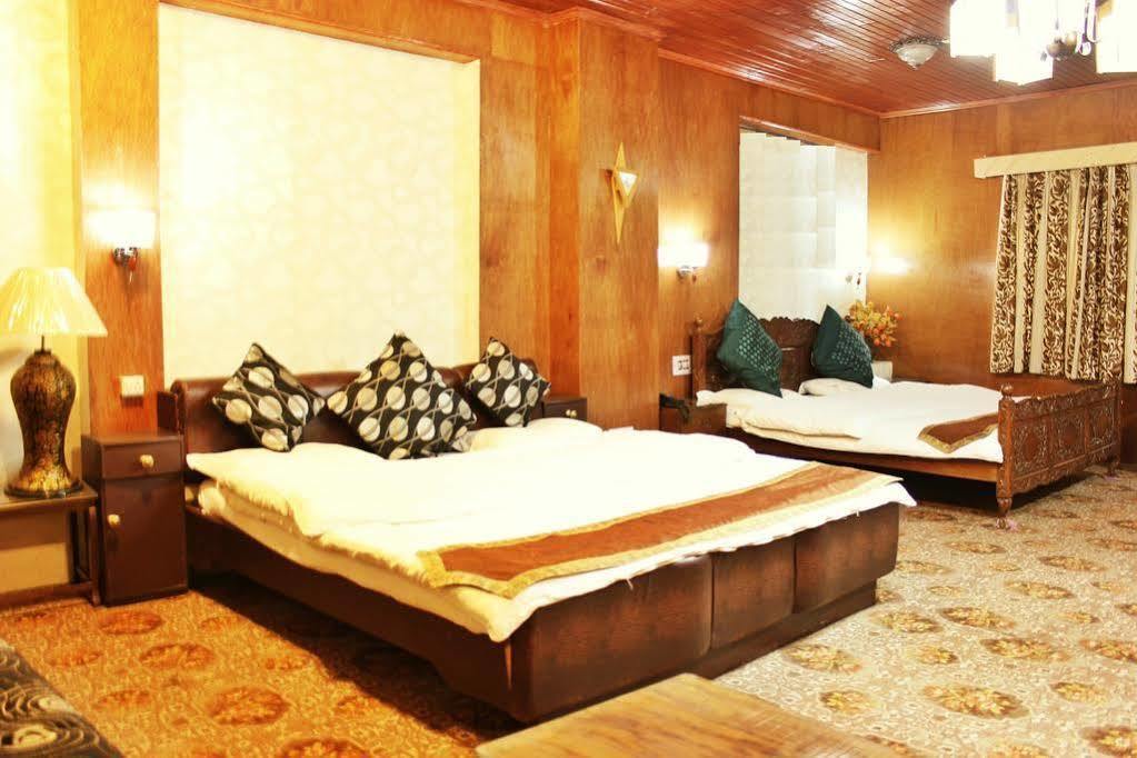 Walisons Hotel Srīnagar Екстериор снимка